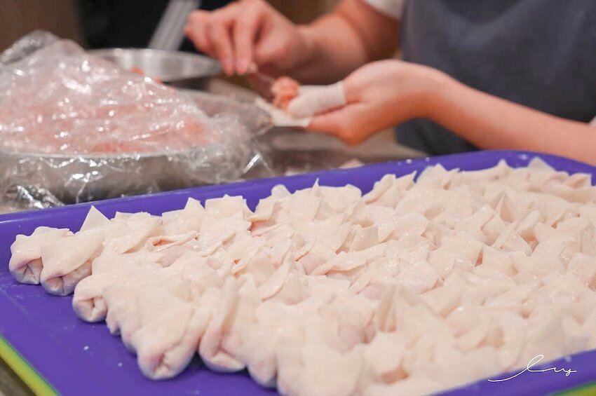 大里人私藏麵店！傳承太平市場30年「古早味餛飩麵」，手包溫體豬餛飩、銅板價豬油拌飯，搭配自製辣醬更涮嘴！- 艾薇覓食趣