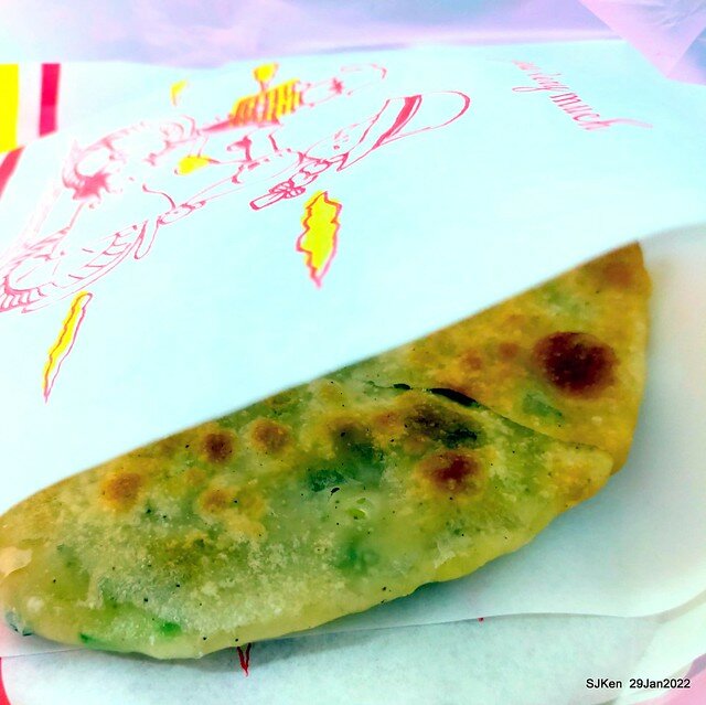(三重三和夜市美食)「武大郎蔥油餅」(Scallion pancake booth), Sun-ho night market, Hsin-pei city, Taiwan, SJKen, Jan 29, 2022.