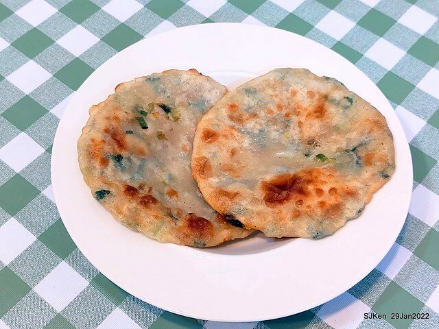 (三重三和夜市美食)「武大郎蔥油餅」(Scallion pancake booth), Sun-ho night market, Hsin-pei city, Taiwan, SJKen, Jan 29, 2022.