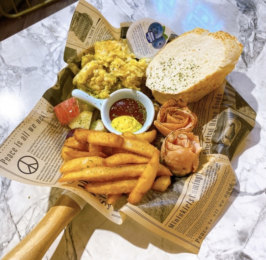 台中金典綠園道~義饗屋 di CaSa 樂活早午餐、義大利麵、燉飯,在城市享受花草簇擁,輕鬆又自在的早午餐時光~