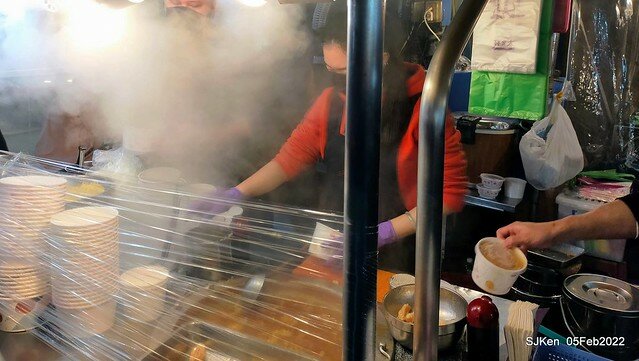 (永和美食)「樂華夜市三鮮羹」(Seafood soup booth), LeHwa night markket, Hsin-pei city, Taiwan, SJKen, Feb 5, 2022.
