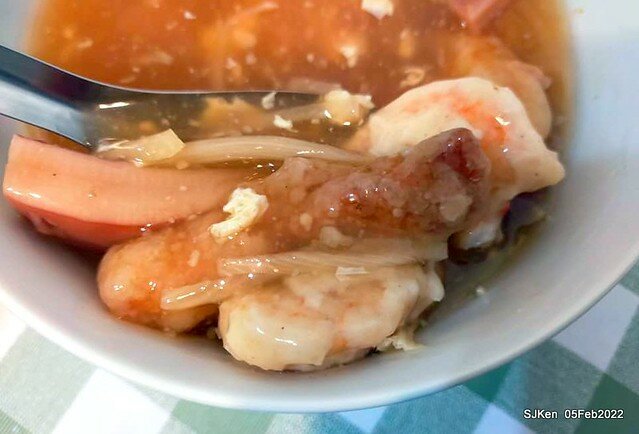 (永和美食)「樂華夜市三鮮羹」(Seafood soup booth), LeHwa night markket, Hsin-pei city, Taiwan, SJKen, Feb 5, 2022.