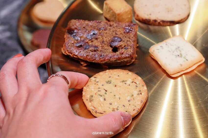 台中喜餅推薦 | Hera 赫拉 頂級喜餅，台中七期最美喜餅店，在玻璃屋一見鍾情的西式手工喜餅