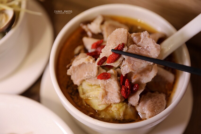 爆量蛤蠣燉湯！1人也能爽爽喝爆多料的雞湯，魚湯 台灣古早味美食｜曾响號台灣好味道