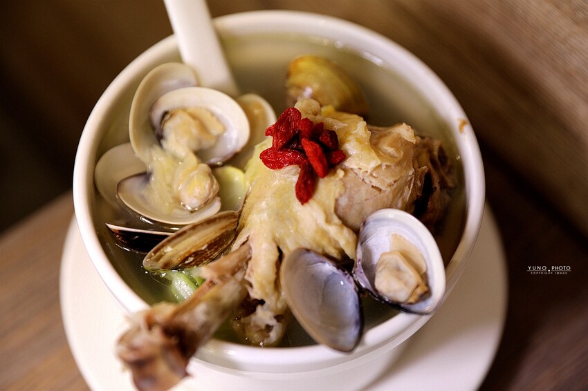 爆量蛤蠣燉湯！1人也能爽爽喝爆多料的雞湯，魚湯 台灣古早味美食｜曾响號台灣好味道