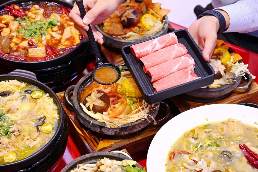 台中新開幕酸菜魚麻辣牛一個人也能吃好飽/酸麻帶勁 現燙桑拿麵豐盛好吃_江小漁酸菜魚火鍋