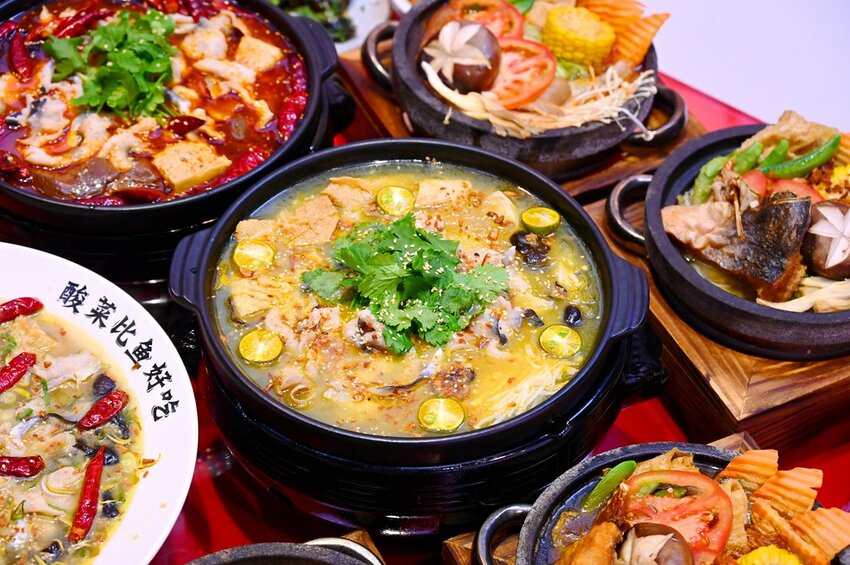 台中新開幕酸菜魚麻辣牛一個人也能吃好飽/酸麻帶勁 現燙桑拿麵豐盛好吃_江小漁酸菜魚火鍋