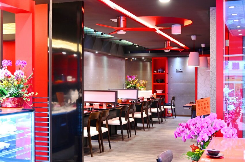 台中新開幕酸菜魚麻辣牛一個人也能吃好飽/酸麻帶勁 現燙桑拿麵豐盛好吃_江小漁酸菜魚火鍋