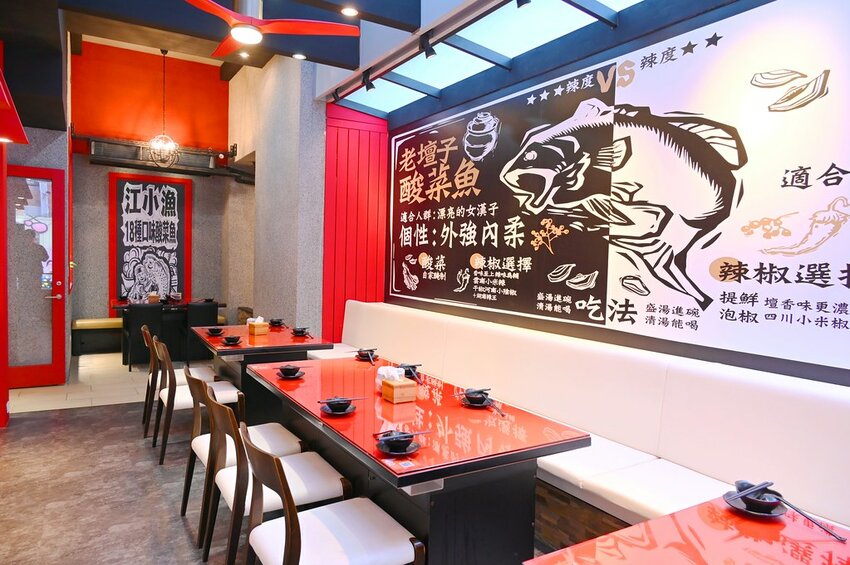 台中新開幕酸菜魚麻辣牛一個人也能吃好飽/酸麻帶勁 現燙桑拿麵豐盛好吃_江小漁酸菜魚火鍋