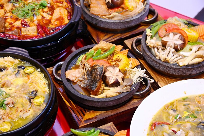 台中新開幕酸菜魚麻辣牛一個人也能吃好飽/酸麻帶勁 現燙桑拿麵豐盛好吃_江小漁酸菜魚火鍋