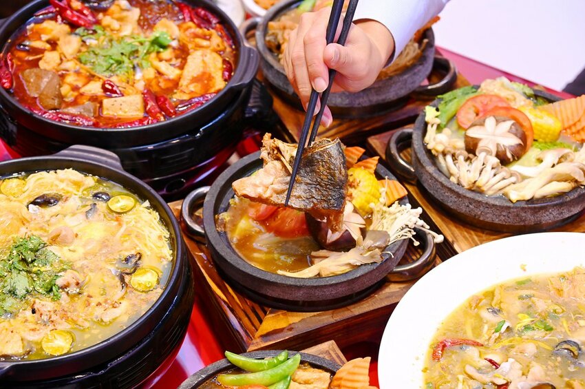 台中新開幕酸菜魚麻辣牛一個人也能吃好飽/酸麻帶勁 現燙桑拿麵豐盛好吃_江小漁酸菜魚火鍋