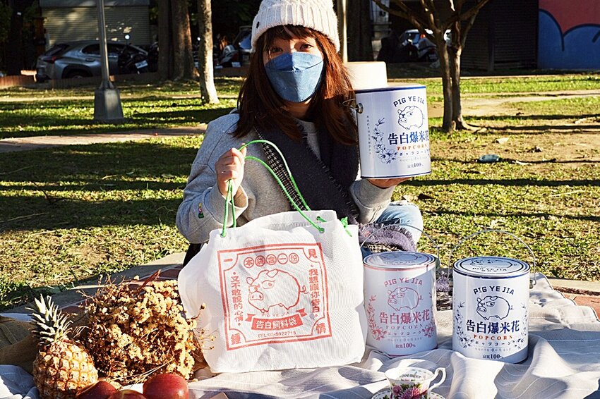 油漆桶爆米花?!台中也買的到!加碼買兩桶送超萌復古提袋,還有超有趣的豬飼料!