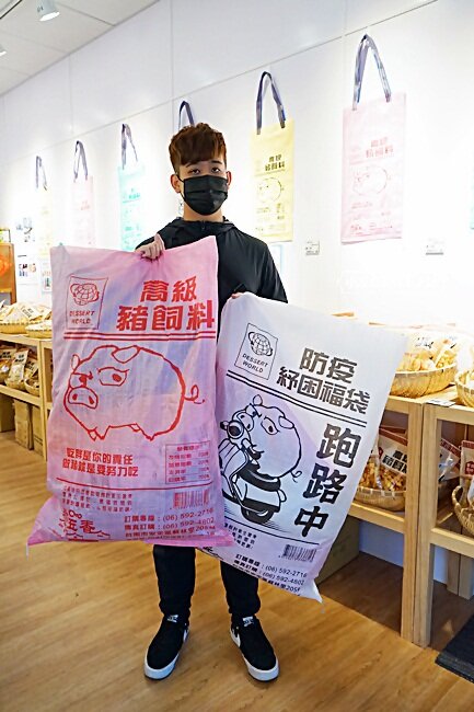 油漆桶爆米花?!台中也買的到!加碼買兩桶送超萌復古提袋,還有超有趣的豬飼料!