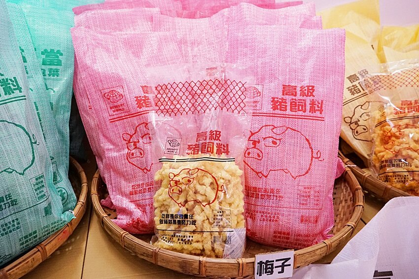 油漆桶爆米花?!台中也買的到!加碼買兩桶送超萌復古提袋,還有超有趣的豬飼料!