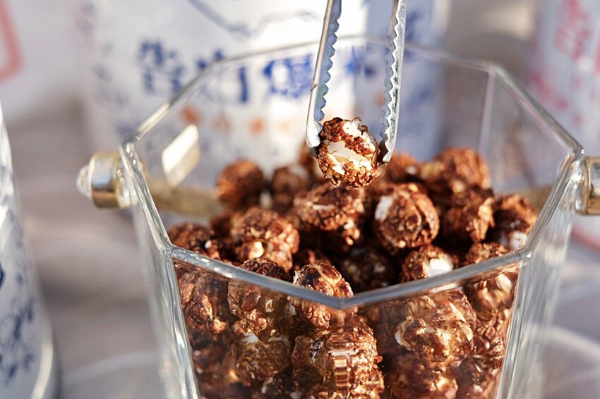 油漆桶爆米花?!台中也買的到!加碼買兩桶送超萌復古提袋,還有超有趣的豬飼料!