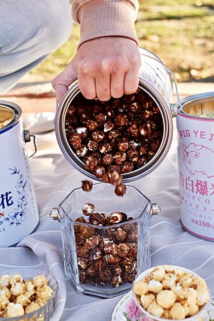 油漆桶爆米花?!台中也買的到!加碼買兩桶送超萌復古提袋,還有超有趣的豬飼料!