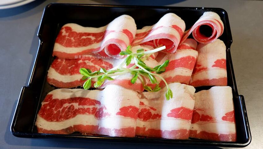 肉多多火鍋豐原太平洋店，268元起鮮蔬自助吧、飲料冰品、多種麵食吃到飽，台中火鍋迷必吃名店，樂多多集團 - 🍎 蘋果話日常🍎