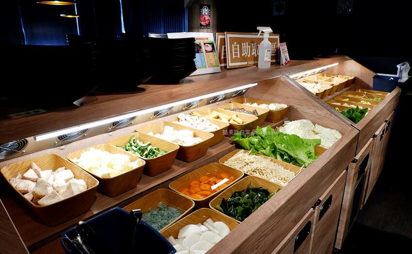 肉多多火鍋豐原太平洋店，268元起鮮蔬自助吧、飲料冰品、多種麵食吃到飽，台中火鍋迷必吃名店，樂多多集團 - 🍎 蘋果話日常🍎