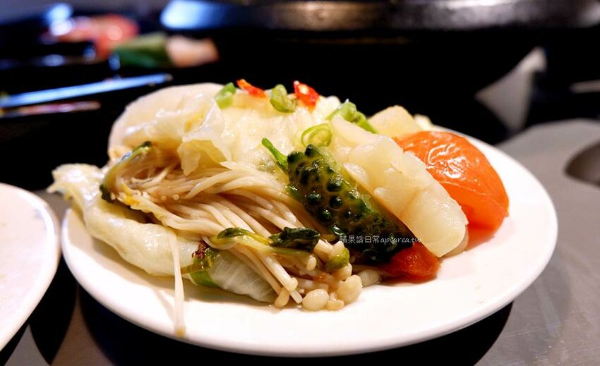 肉多多火鍋豐原太平洋店，268元起鮮蔬自助吧、飲料冰品、多種麵食吃到飽，台中火鍋迷必吃名店，樂多多集團 - 🍎 蘋果話日常🍎