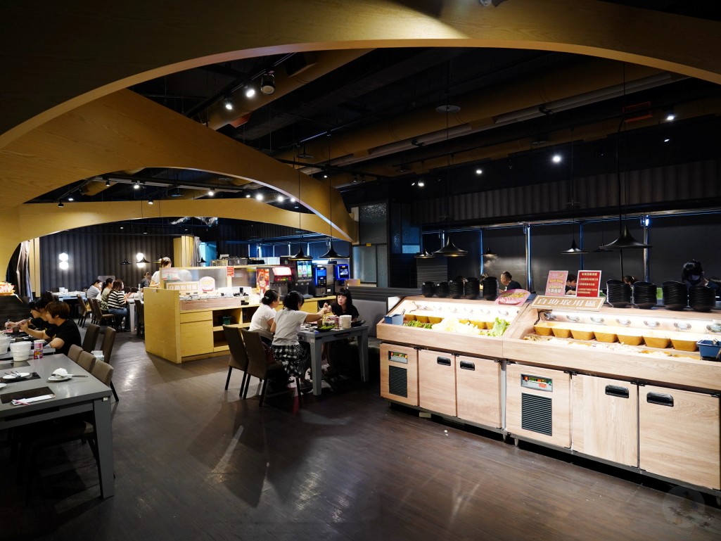 台中市豐原區肉多多火鍋台中豐原太平洋店｜美牛豬大聯萌25oz超大肉盤，爆炒川府麻辣湯香氣四溢，降肉!降肉!【豐原地區火鍋推薦】