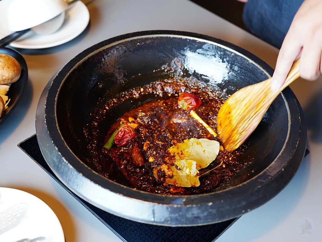 台中市豐原區肉多多火鍋台中豐原太平洋店｜美牛豬大聯萌25oz超大肉盤，爆炒川府麻辣湯香氣四溢，降肉!降肉!【豐原地區火鍋推薦】