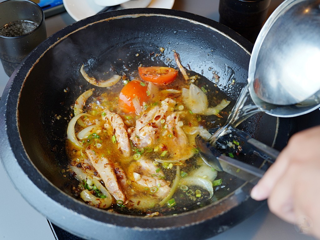 台中市豐原區肉多多火鍋台中豐原太平洋店｜美牛豬大聯萌25oz超大肉盤，爆炒川府麻辣湯香氣四溢，降肉!降肉!【豐原地區火鍋推薦】