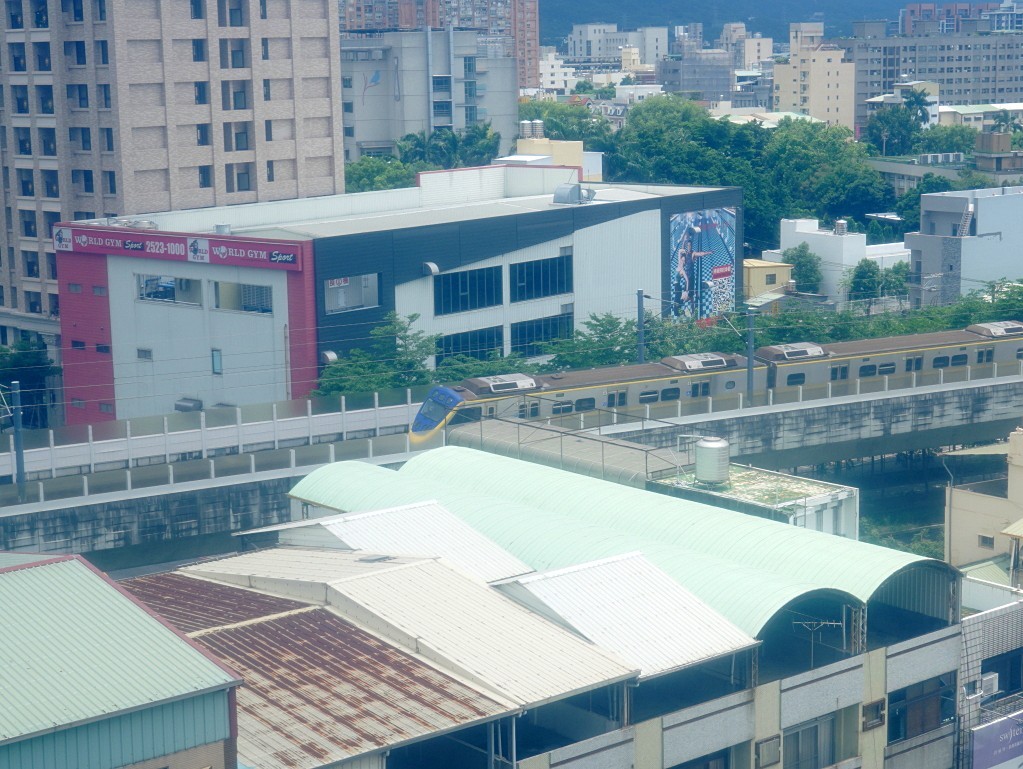 台中市豐原區肉多多火鍋台中豐原太平洋店｜美牛豬大聯萌25oz超大肉盤，爆炒川府麻辣湯香氣四溢，降肉!降肉!【豐原地區火鍋推薦】