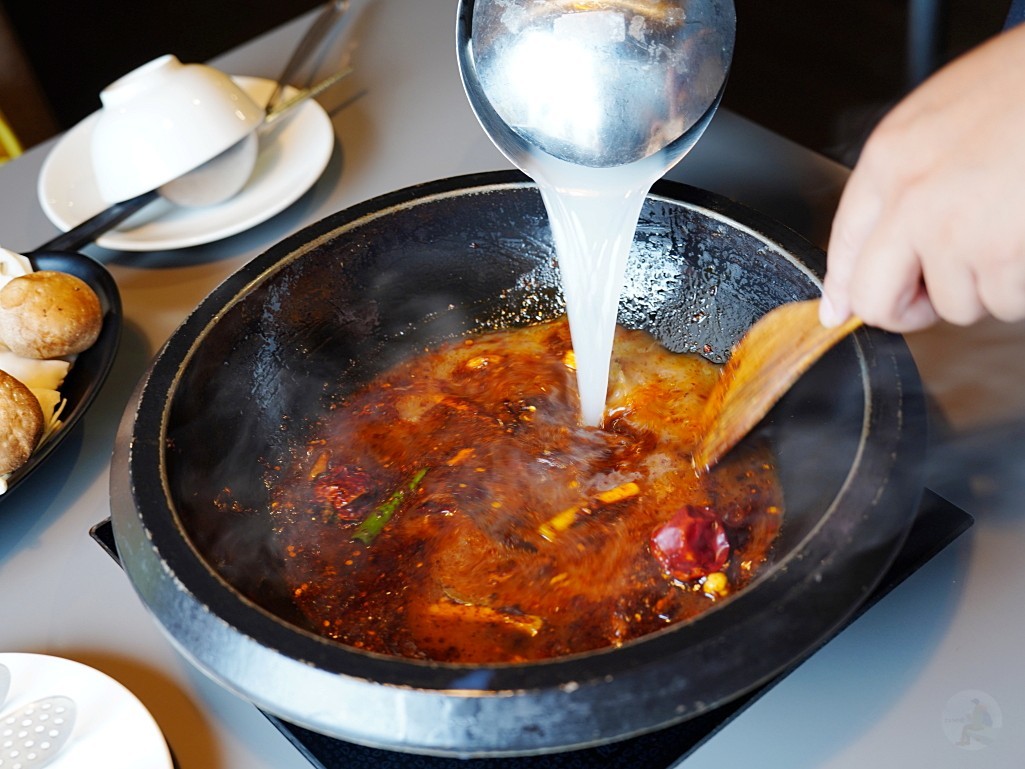 台中市豐原區肉多多火鍋台中豐原太平洋店｜美牛豬大聯萌25oz超大肉盤，爆炒川府麻辣湯香氣四溢，降肉!降肉!【豐原地區火鍋推薦】