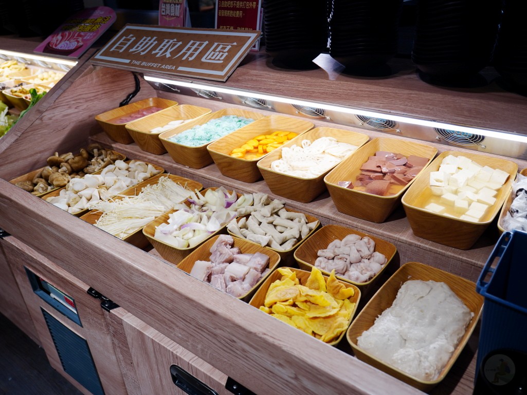 台中市豐原區肉多多火鍋台中豐原太平洋店｜美牛豬大聯萌25oz超大肉盤，爆炒川府麻辣湯香氣四溢，降肉!降肉!【豐原地區火鍋推薦】