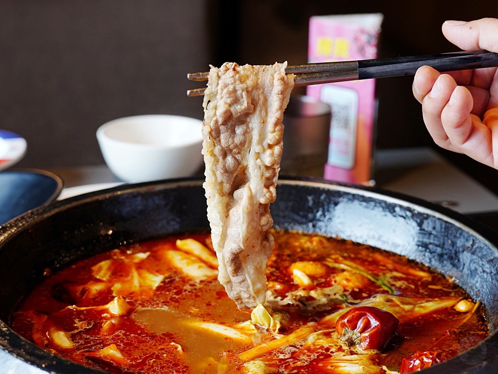 台中市豐原區肉多多火鍋台中豐原太平洋店｜美牛豬大聯萌25oz超大肉盤，爆炒川府麻辣湯香氣四溢，降肉!降肉!【豐原地區火鍋推薦】