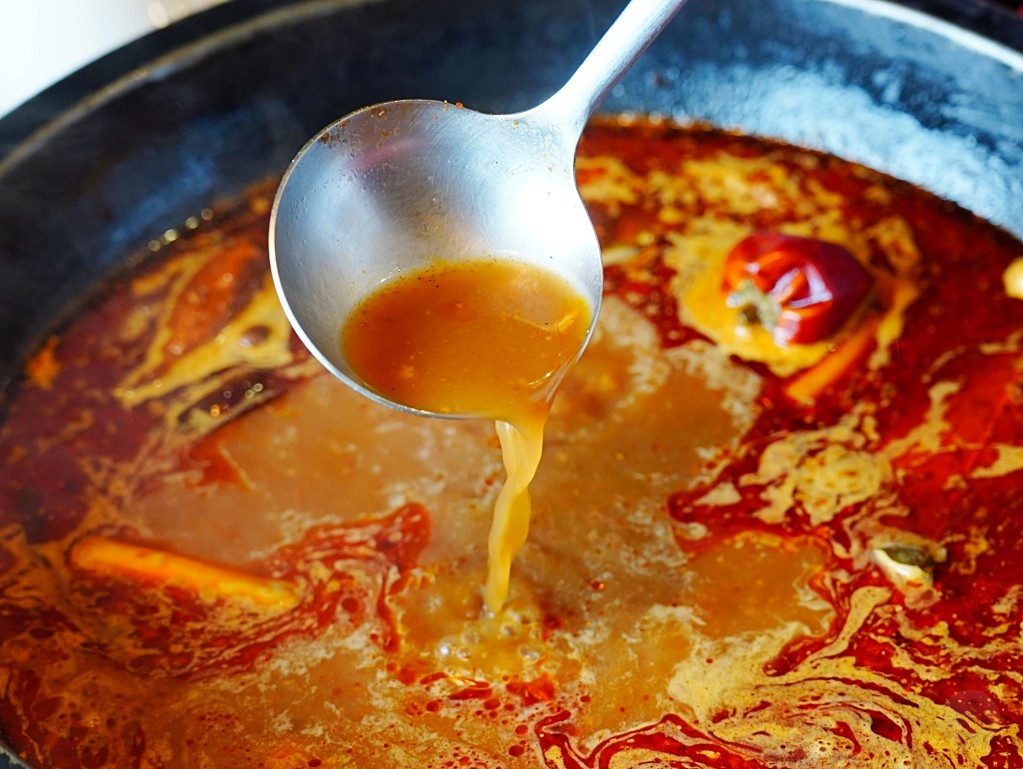 台中市豐原區肉多多火鍋台中豐原太平洋店｜美牛豬大聯萌25oz超大肉盤，爆炒川府麻辣湯香氣四溢，降肉!降肉!【豐原地區火鍋推薦】