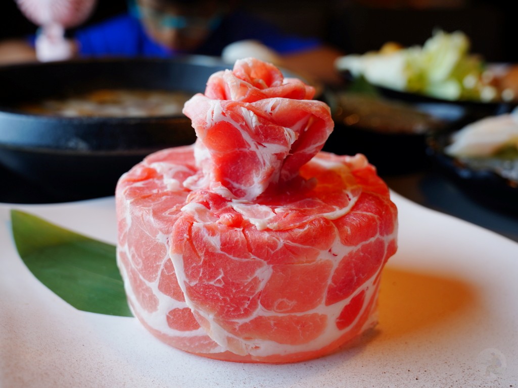 台中市豐原區肉多多火鍋台中豐原太平洋店｜美牛豬大聯萌25oz超大肉盤，爆炒川府麻辣湯香氣四溢，降肉!降肉!【豐原地區火鍋推薦】