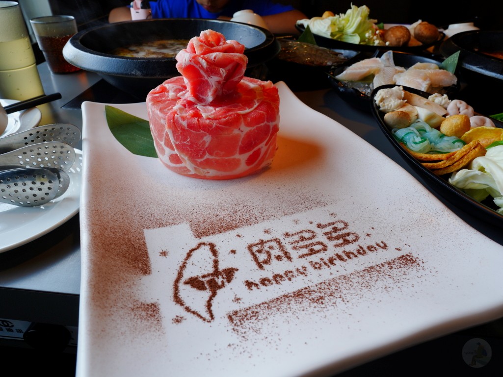 台中市豐原區肉多多火鍋台中豐原太平洋店｜美牛豬大聯萌25oz超大肉盤，爆炒川府麻辣湯香氣四溢，降肉!降肉!【豐原地區火鍋推薦】