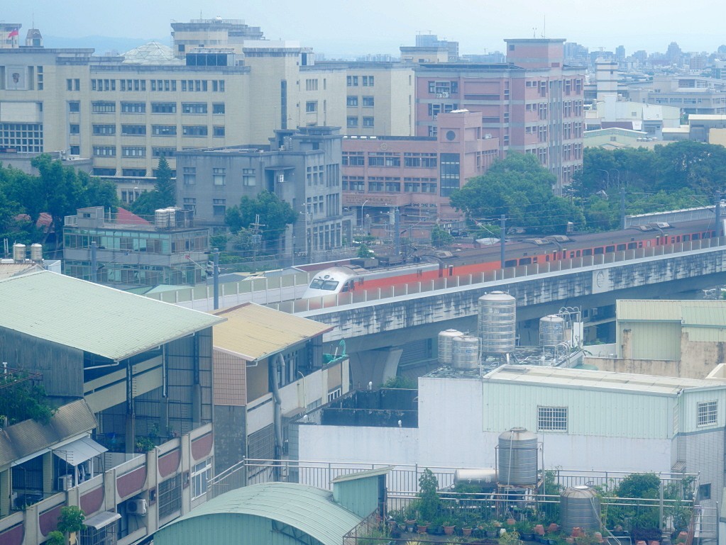 台中市豐原區肉多多火鍋台中豐原太平洋店｜美牛豬大聯萌25oz超大肉盤，爆炒川府麻辣湯香氣四溢，降肉!降肉!【豐原地區火鍋推薦】