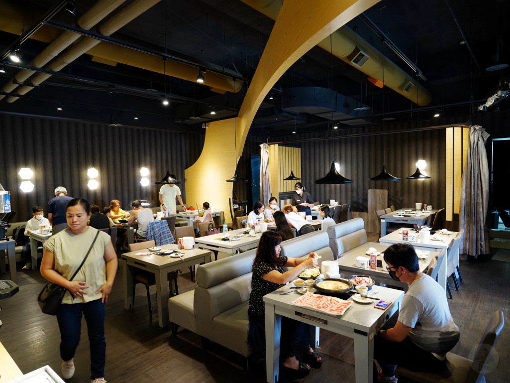 台中市豐原區肉多多火鍋台中豐原太平洋店｜美牛豬大聯萌25oz超大肉盤，爆炒川府麻辣湯香氣四溢，降肉!降肉!【豐原地區火鍋推薦】