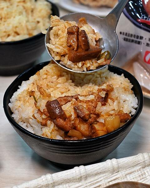 珍好味職人鍋物∥鳳山區美食∥多種百元鍋物∥雪淇冰、白飯、飲品無限享用∥另有牛肉爐真空及台南意麵禮盒組