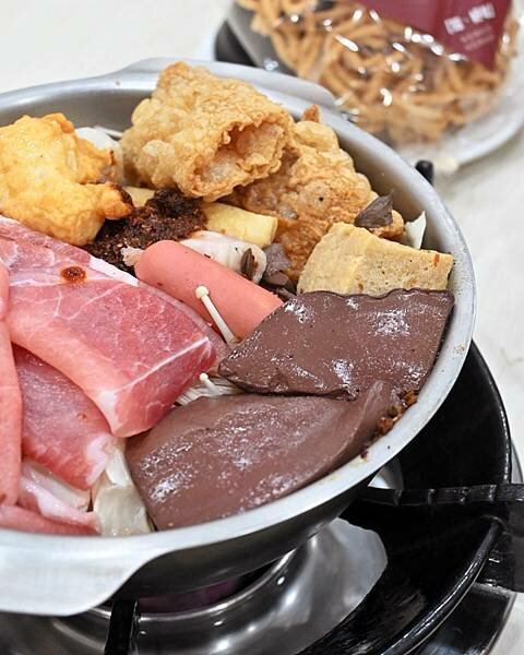 珍好味職人鍋物∥鳳山區美食∥多種百元鍋物∥雪淇冰、白飯、飲品無限享用∥另有牛肉爐真空及台南意麵禮盒組