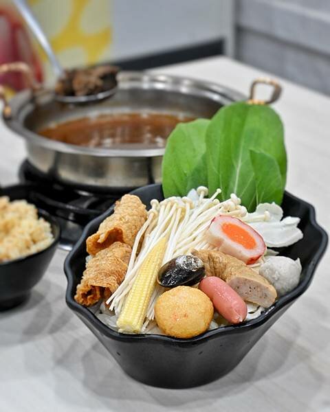 珍好味職人鍋物∥鳳山區美食∥多種百元鍋物∥雪淇冰、白飯、飲品無限享用∥另有牛肉爐真空及台南意麵禮盒組