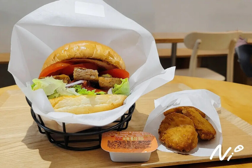 202411 嘉義東區 JUST BURGER 加蔬特無肉蔬食漢堡