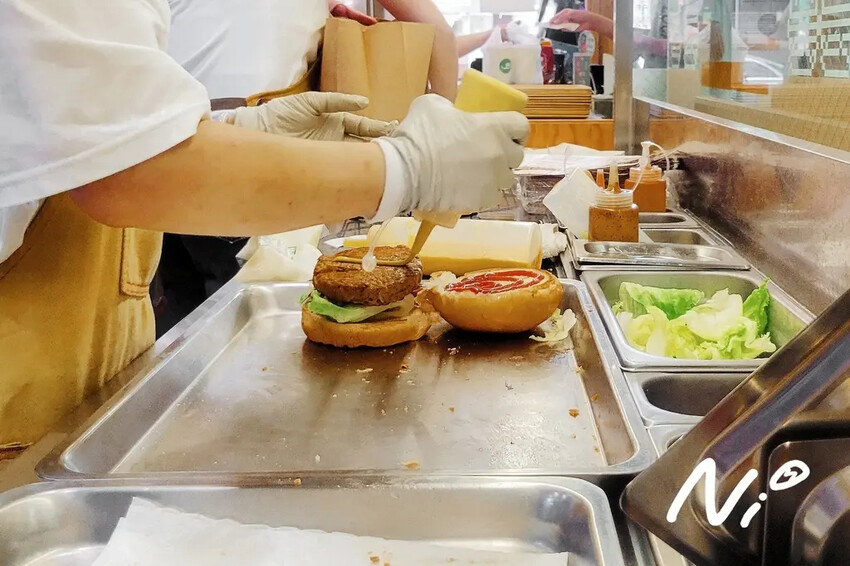 202411 嘉義東區 JUST BURGER 加蔬特無肉蔬食漢堡