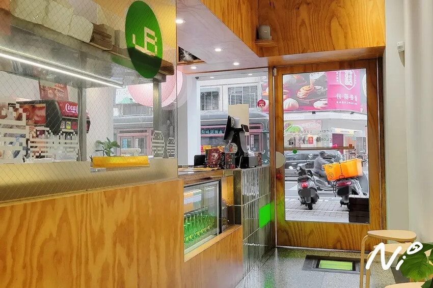 202411 嘉義東區 JUST BURGER 加蔬特無肉蔬食漢堡