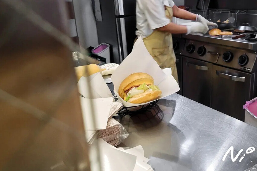 202411 嘉義東區 JUST BURGER 加蔬特無肉蔬食漢堡