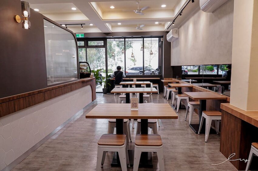 牛肉麵+溫泉蛋超有戲!傳承新竹老店好手藝,紅燒、川味麻香湯頭都好喝!-艾薇覓食趣