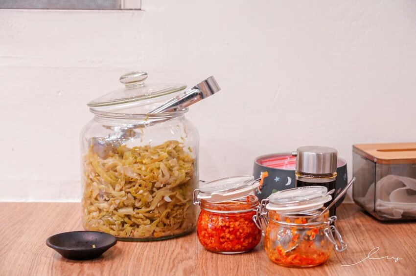 牛肉麵+溫泉蛋超有戲!傳承新竹老店好手藝,紅燒、川味麻香湯頭都好喝!-艾薇覓食趣