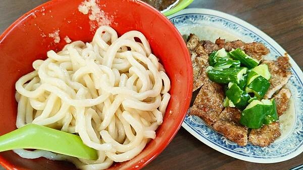 【台北美食】城中老牌牛肉拉麵大王｜台北車站附近帶有濃厚特色的爆推美食
