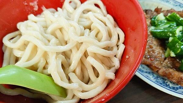 【台北美食】城中老牌牛肉拉麵大王｜台北車站附近帶有濃厚特色的爆推美食