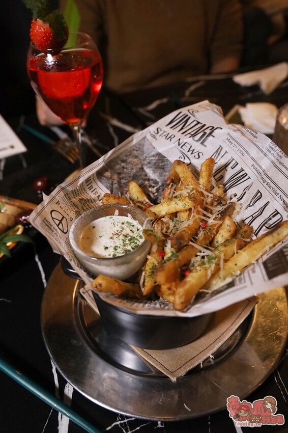 【高雄酒吧】南喃至嶼 nan nan！隱身在巷弄內的人氣酒吧，少見的泰奶調酒也太好喝了吧~ - 熱血玩台南。跳躍新世界