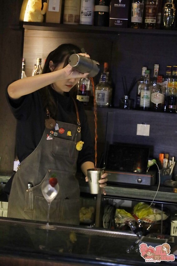 【高雄酒吧】南喃至嶼 nan nan！隱身在巷弄內的人氣酒吧，少見的泰奶調酒也太好喝了吧~ - 熱血玩台南。跳躍新世界