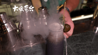 高雄特色酒吧推薦！「南喃至嶼 Nan Nan island」金綠色南洋風格，高雄捷運美麗島站 調酒風味驚艷！酒吧、下午茶、甜點、輕食皆有提供！ - 大眼電台 DaYan talk