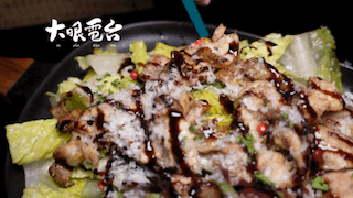 高雄特色酒吧推薦！「南喃至嶼 Nan Nan island」金綠色南洋風格，高雄捷運美麗島站 調酒風味驚艷！酒吧、下午茶、甜點、輕食皆有提供！ - 大眼電台 DaYan talk